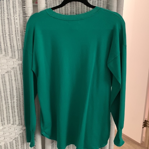 Green hi/lo sweater - Picture 4 of 4